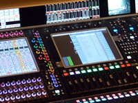Concerts - Spectacles > JM Jarre - Tournée "2010" - Saint-Etienne 8 décembre 2010 > Cette console est un vrai sapin de Noël