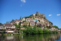 Voyages - Séjours > Périgord - Mai 2009 > Beynac et Cazenac depuis une gabarre sur la Dordogne