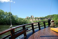 Voyages - Séjours > Périgord - Mai 2009 > Beynac et Cazenac depuis une gabarre sur la Dordogne