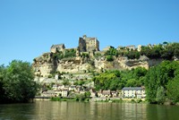 Voyages - Séjours > Périgord - Mai 2009 > Beynac et Cazenac depuis une gabarre sur la Dordogne