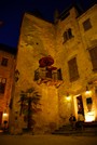 Dans la cour d'un pub de Sarlat la nuit Dans la cour d'un pub de Sarlat la nuit